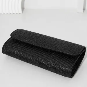 Sac pochette en paille noire pour femme, elegant sac de soiree tresse avec rabat.