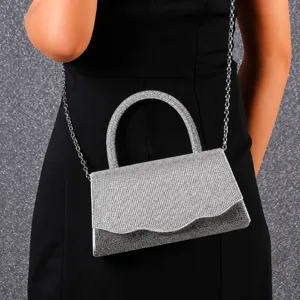 Sac de soiree strass exquis avec chaine pour femmes, elegante sacoche a bandouliere brillante.