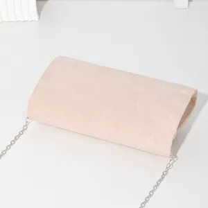 Mini Samt Abendtasche für Damen, elegante Partytasche mit schickem silbernen Kettenriemen.