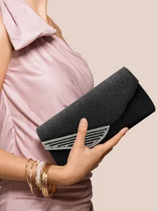 Borsa a tracolla o pochette da sera nera brillante con strass eleganti per feste.