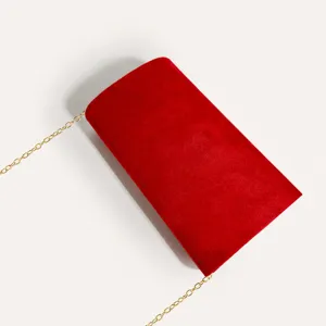 Borsa da sera a poccetta in velluto rosso con catena dorata, design minimalista elegante per donna.