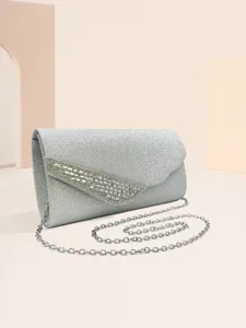 Borsa a tracolla da sera glitterata argento con decorazione in strass e catena