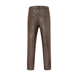 Pantaloni casual da uomo con paillettes luminose stile moda elegante primavera 2025.