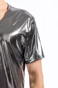 T-shirt a maniche corte metallica lucida da uomo, top da club riflettente alla moda per festa.