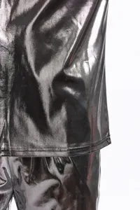 Set abbigliamento disco lucido metallizzato da uomo vista dettagliata, moda per feste.