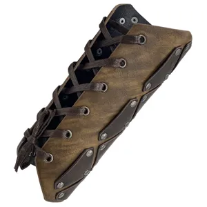 Bracciale medievale in ecopelle con occhielli metallici, allacciatura e rivetti per cosplay.