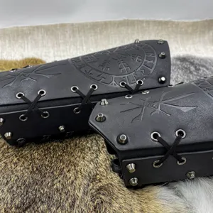 Garde-bras médiéval en cuir PU style viking, bracelet de force gothique avec rivets.