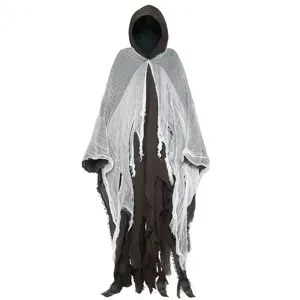 Vue détaillée du costume de cape de fantôme d'Halloween, superposition blanche déchirée.