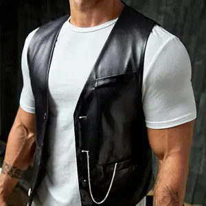 Gilet da uomo in ecopelle PU nera elegante slim fit, vista di dettaglio, stile streetwear.
