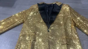 Blazer de lentejuelas doradas para hombre cuello chal negro chaqueta de fiesta elegante.