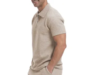 Herren Waffelstrick Polohemd Detail Ansicht, lässiger Reißverschluss Kragen Stoff Design.