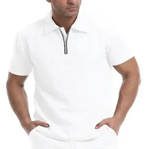 Herren weißes Waffelstrick Kurzarm Polohemd mit stylischem Reißverschlusskragen Detail.