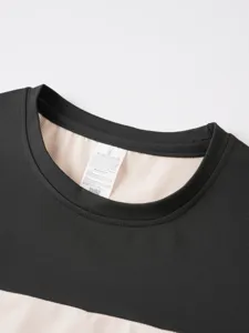 Dettaglio t-shirt manica corta uomo colore a contrasto, top collo rotondo casual