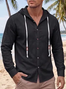 Vue détaillée de la chemise à capuche en lin noir pour homme avec cordons à la plage