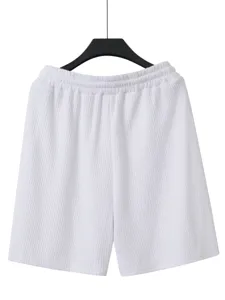 Weiße strukturierte Herren Freizeit Sommer Badeshorts Detail, atmungsaktive lockere Passform.