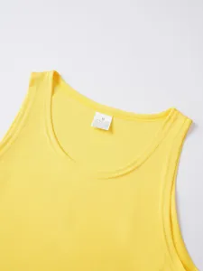 Men's solid color crew neck sports tank top detail, breathable sleeveless fitness running vest.