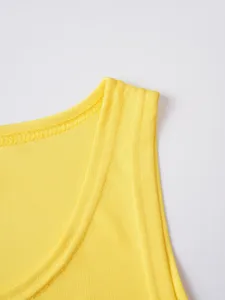 Men's solid color crew neck sports tank top detail view, breathable fitness sleeveless activewear.