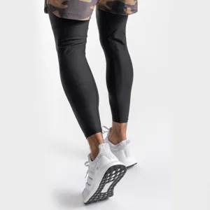 Shorts de sport camouflage fitness course double couche homme vue détail ajustement.