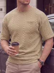 Heren casual korte mouw t-shirt met ronde hals en gestructureerd jacquard zakontwerp.