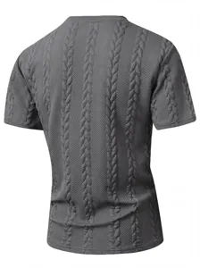 Heren getextureerd korter mouw t-shirt, ronde hals jacquard gebreide top, detailweergave.