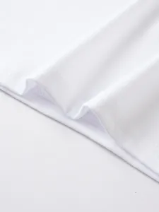 Tessuto bianco di alta qualità con dettagli di cucitura per la maglietta uomo tinta unita.