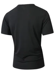 Classica maglietta uomo casual tinta unita scollo V manica corta retro dettaglio.