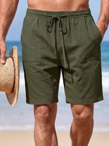 Nahaufnahme von olivgrünen Herren-Freizeitshorts mit elastischem Tunnelzugbund.