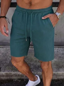 Herren Sommer lässige Rippen-Shorts mit Kordelzug. Bequeme grüne Strand Streetwear Hose.