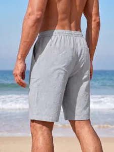 Herren Sommer Strand Shorts Detailansicht, atmungsaktiver Stoff in schlichtem Grau.