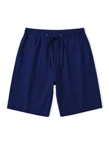 Detailansicht der einfarbigen Herren-Sommershorts mit Kordelzug und praktischen Taschen.