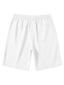 Herren Freizeitshorts in Weiss mit elastischem Bund und Gesaesstasche für den Sommer.