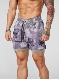 Short de sport homme 2 en 1 camouflage violet avec sous-couche de compression respirante