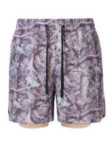 Short de sport camouflage pour homme avec double couche respirante et cordon réglable.