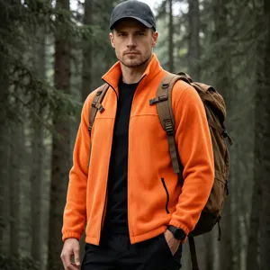 Premium heren outdoor fleecejack in helder oranje met een opstaande kraag en ritssluiting