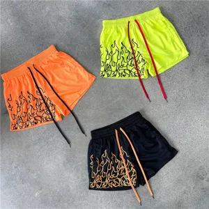 Atmungsaktive Herren Mesh Sport Shorts mit Flammen Print für Fitness und Training