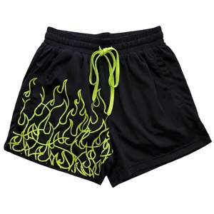 Herren schwarze Mesh Sportshorts schnelltrocknend Fitness Laufshorts mit neongrünen Flammen