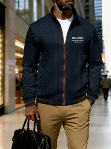 Veste zippée en tricot pour homme avec col montant en bleu marine pour un style chic.
