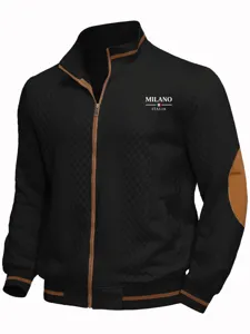 Gros plan sur les details de la veste en maille pour homme avec fermeture eclair marron clair.