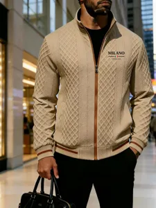 Gros plan de la veste zippée en tricot pour homme en kaki avec motif losange classique.