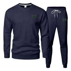 Ensemble survêtement minimaliste automne hiver sweat col rond et pantalon de jogging.