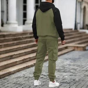 Ensemble sweat à capuche raglan molletonné et pantalon cargo homme sport et loisir.