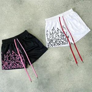 Herren Mesh Sportshorts atmungsaktiv Fitness Schnelltrocknend Trainingsshorts mit mit Flammen Design.