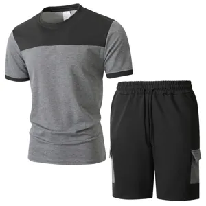 Set sportivo colorblock da uomo con maglietta a maniche corte e pantaloncini cargo