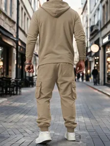 Men's heavyweight fleece-lined hoodie and cargo pants tracksuit for outdoor casual wear.