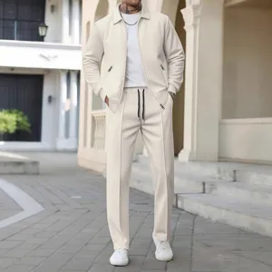 Completo casual autunnale uomo giacca con zip e risvolto pantaloni beige chiaro