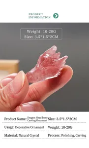 Vista detallada de una talla de calavera de dragón en cristal natural rosa con acabado