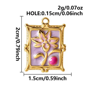 Detail of flower pendant charm with dimensions 2x1.5cm and 2g weight
