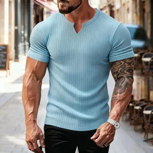 T-shirt uomo casual slim fit azzurro costine scollo a V manica corta estate quotidiano.