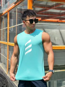 Men's breathable mesh athletic sleeveless quick-drying fitness tank top detail showcase view
