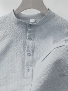 Men short sleeve mandarin collar seersucker textured button up shirt front detail view